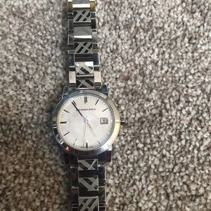 Burbery watch for sale, come with box